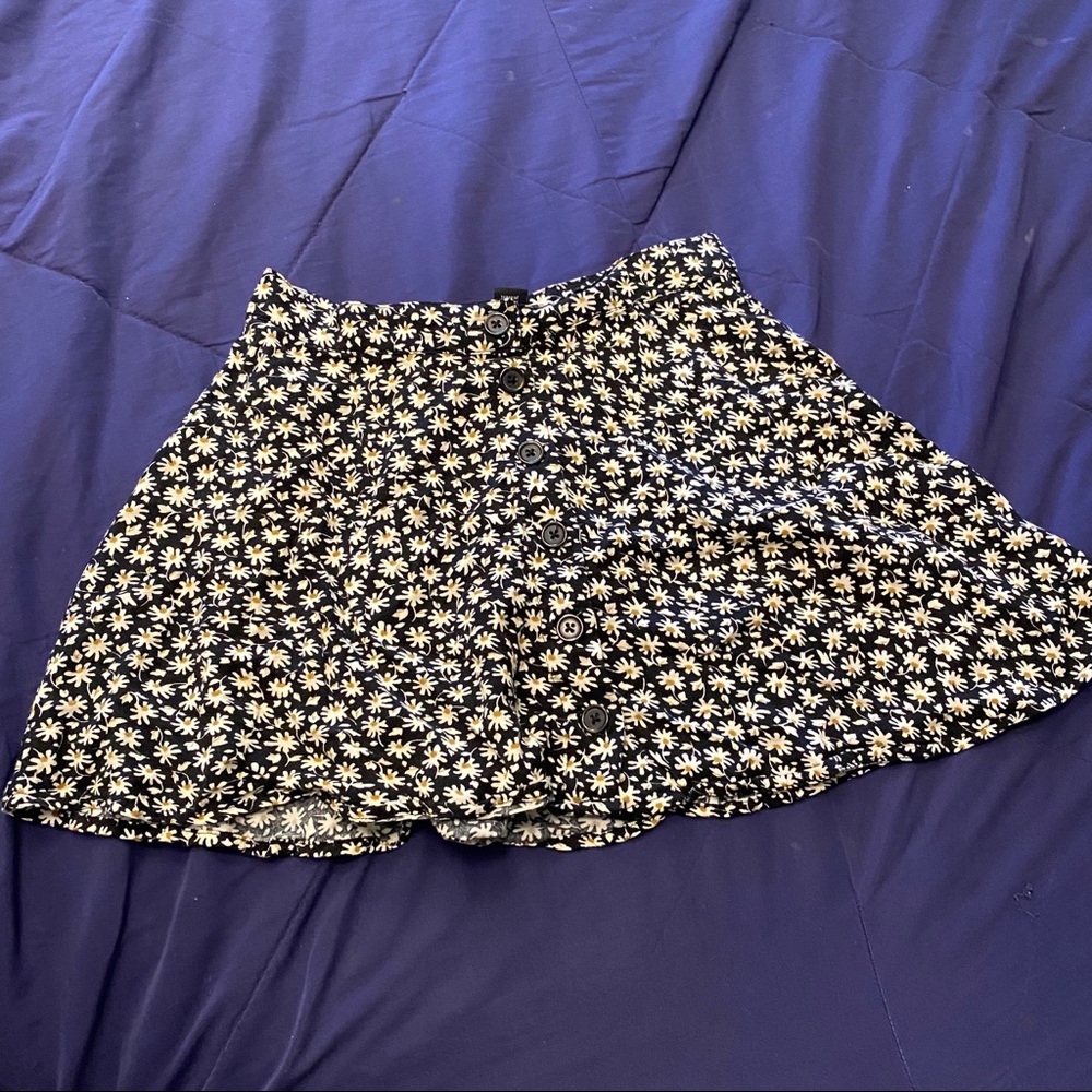 Daisy print skirt